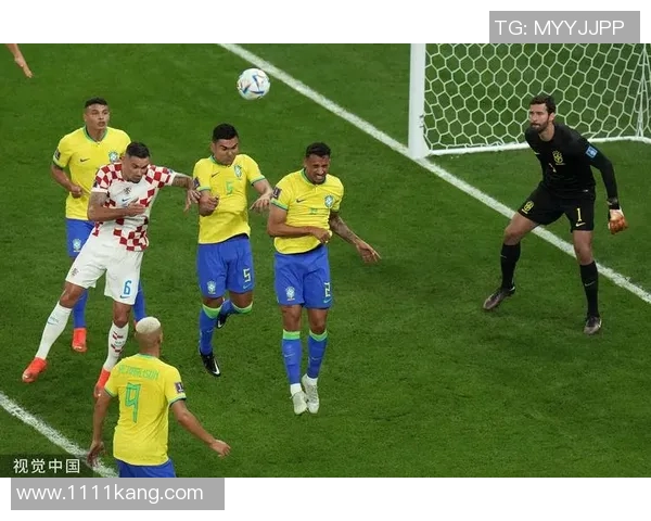 达尼洛：从绿茵场上的闪耀星辰到生活中的坚韧奋斗者